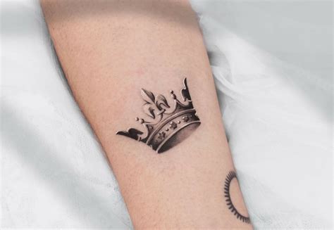 101 Best Small Queen Crown Tattoo Ideas That Will Blow Your Mind! - Outsons