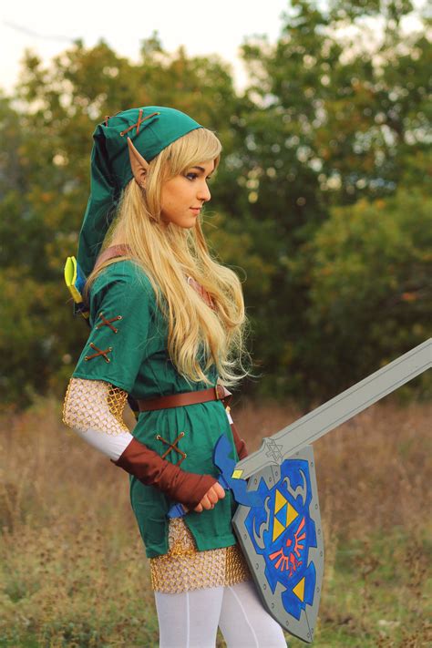 RNDM Select: The Legend of Zelda's Link Gender Bender Cosplays (16 Photos)