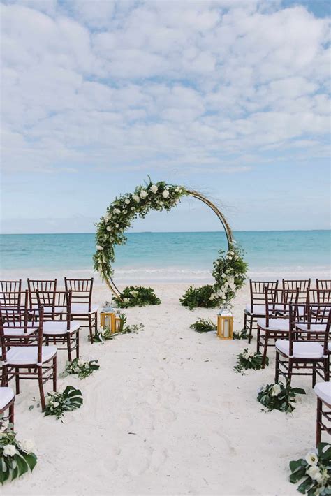 A Colorful Oceanfront Grand Isle Resort Wedding - Chic Bahamas Weddings