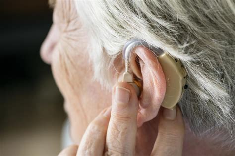 Itchy ears: 8 causes and how to get relief (2022)