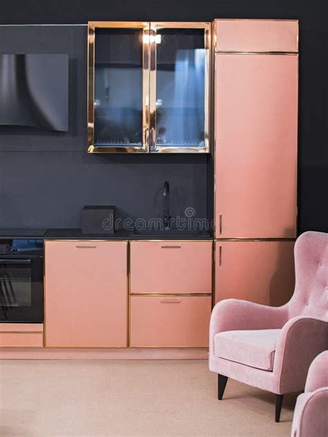Black Gold Pink Living Room: How to Incorporate This Bold Color Scheme for a Stylish Look