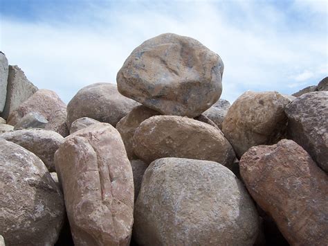 Granite Boulders 24-36 Inch | Erickson's Landscape Supply