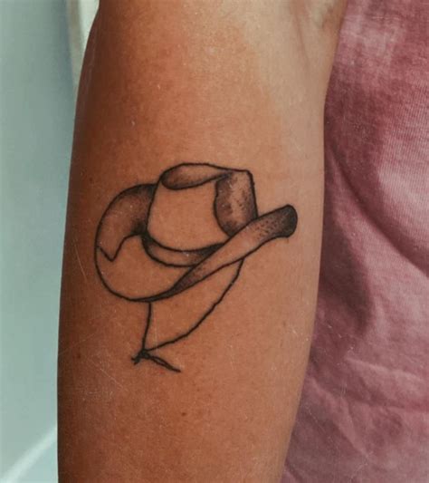 10 Cool Cowboy Hat Tattoos for Your Inspiration | Xuzinuo