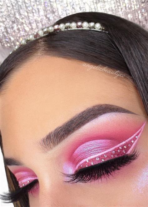30+ Best Bright Eyeshadow Looks : Pink Barbie with Sparkles