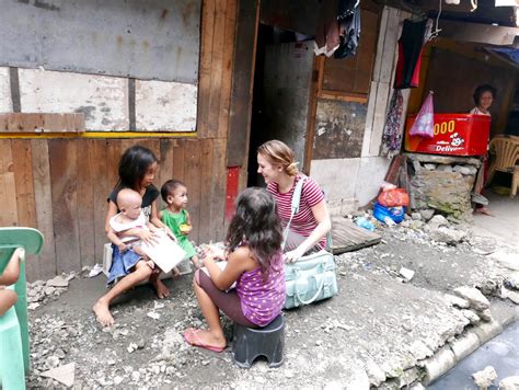 #EYD2015: Likhaan Center for Women in Manila's Slums | Girl vs Globe