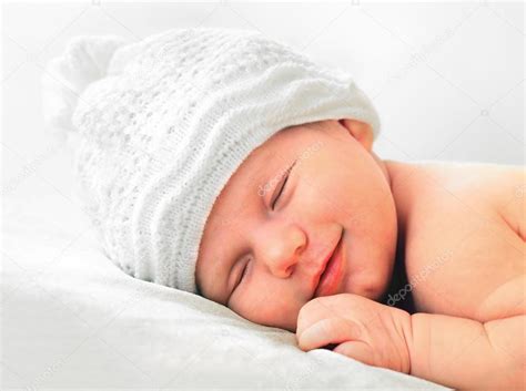 Smiling newborn baby in white hat — Stock Photo © Borisoff #12809482