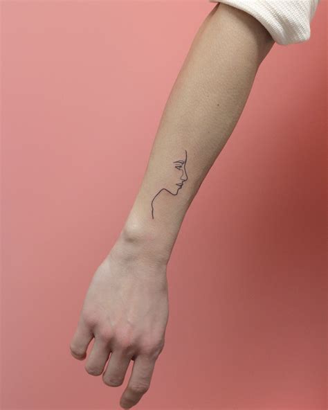 34 Continuous Line Tattoos That Are as Beautiful as They Are Simple ...