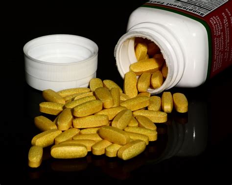 File:B vitamin supplement tablets.jpg - Wikimedia Commons