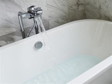 How to Clean Jets in Bathtub - 16 Steps to Follow | Spadone Home