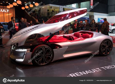 Renault Trezor Concept car – Stock Editorial Photo © Foto-VDW #145353353