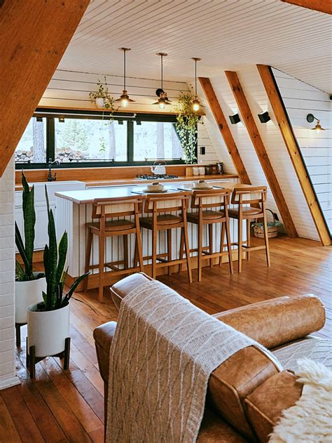 Cozy A-Frame Cabin: A Charming Retreat Nestled in Nature’s Embrace