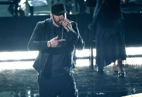 Eminem gets standing ovation after surprise Oscars 2020 performance of ...