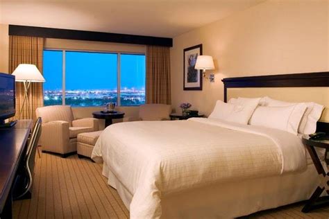 Sheraton Arlington Hotel is one of the best places to stay in Dallas