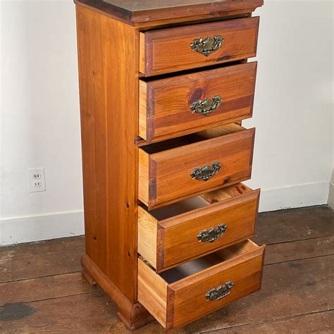 NARROW CHEST OF DRAWERS