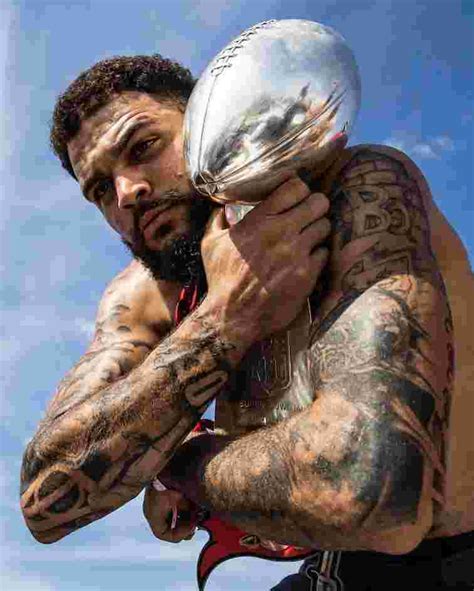 Mike Evans Parents, Net Worth, Wife, Wiki, Age