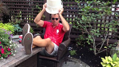 Chris Gailus cools it off in the Ice Bucket Challenge for ALS - YouTube