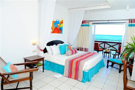 voyager-beach-resort-2 - Award Tours & Safaris