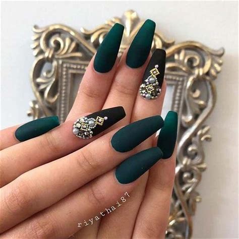 25 Stunning And Elegant Emerald Green Nail Designs For You | Women ...