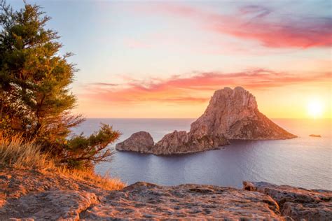 De ruta por Ibiza: los mejores rincones para detener el tiempo en la isla Pitiusa | Planes