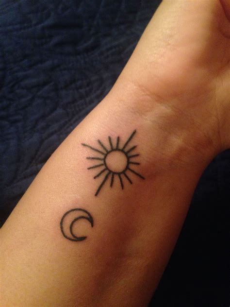 Love this sun and moon tattoo 😍🌞🌙 | Moon tattoo, Trendy tattoos, Tattoos