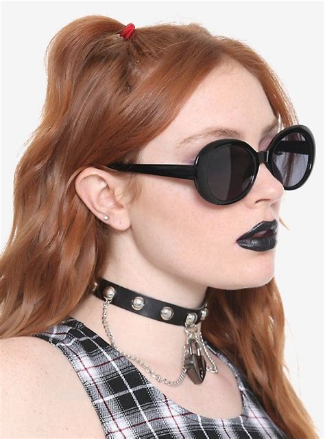 Black Oval Sunglasses | Oval sunglasses, Sunglasses, Round sunglass women