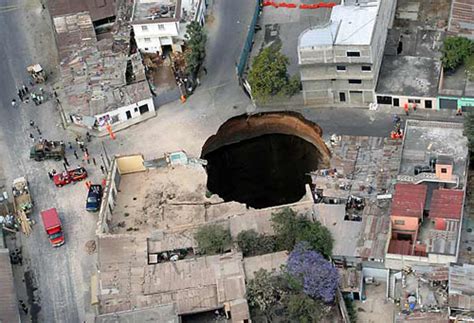 Amazing huge hole in Guatemala City - VJ CX