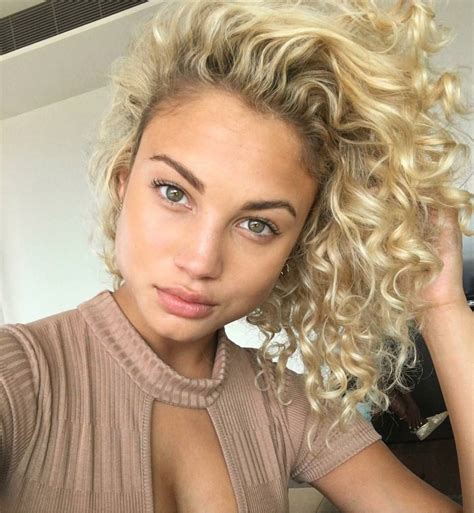 Rose Bertram : Celebs