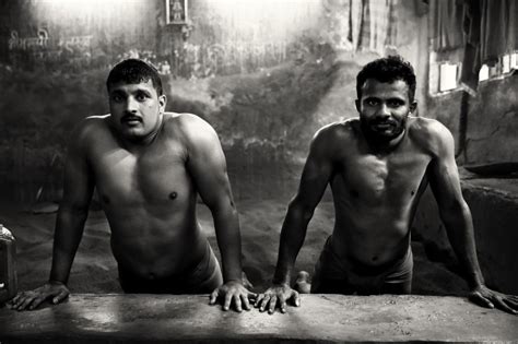 Traditional mud wrestler in Mumbai, India - Dietmar Temps, photography