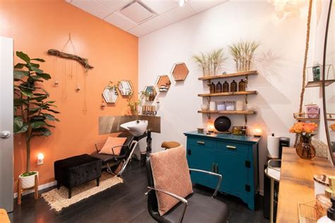 This hairstylist salon suite at Salon Republic in Torrance, California ...