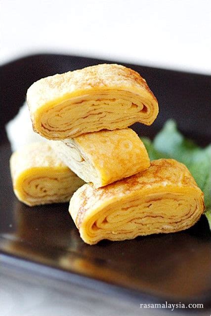 Tamagoyaki, often served in bento box lunches or at sushi bars as tamago nigiri | Bento recipes ...