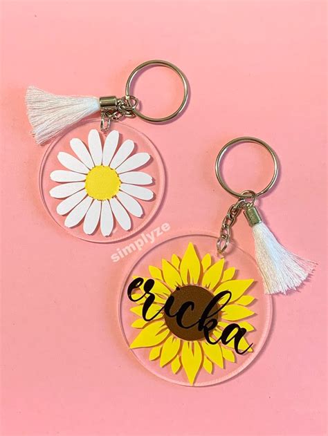Daisy and Sunflower Clear Acrylic Keychains in 2022 | Keychain design, Keychain craft, Diy cricut