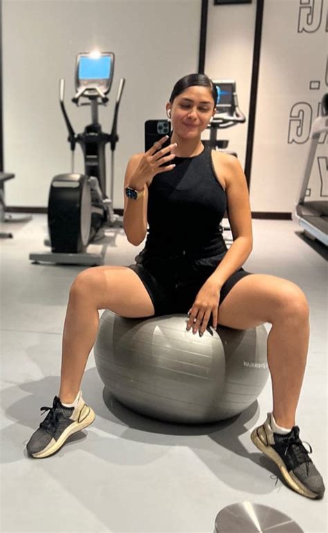 Mrunal Thakur workout : r/MrunalThakurFans