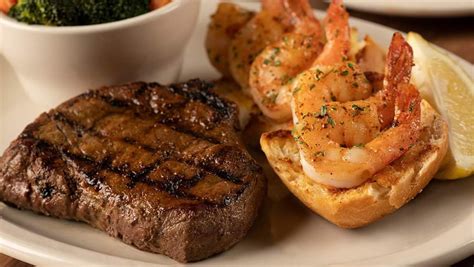 Texas Roadhouse Steak: What To Know Before Ordering