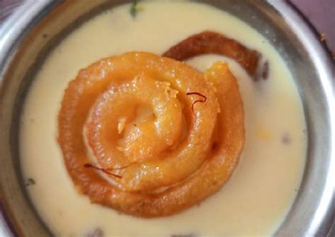 Jalebi with rabdi milk Recipe by Pallavi Porwal - Cookpad