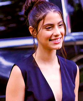 julianavaldcs:gif request meme: most attractive female character [amar a muerte]Juliana Valdés ...