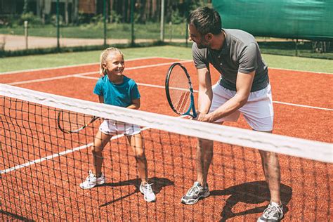 4 100+ Girls Tennis Outfits Photos, taleaux et images libre de droits - iStock