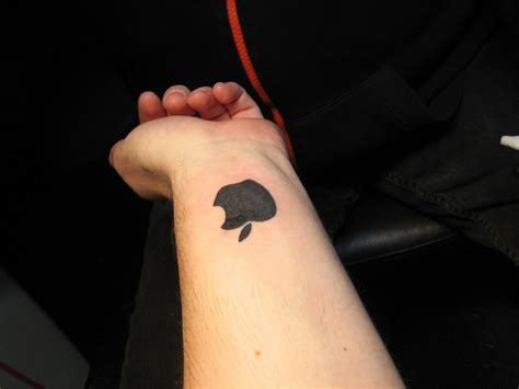 No Pain No Gain | Finally getting my Apple logo tattoo. For … | Flickr