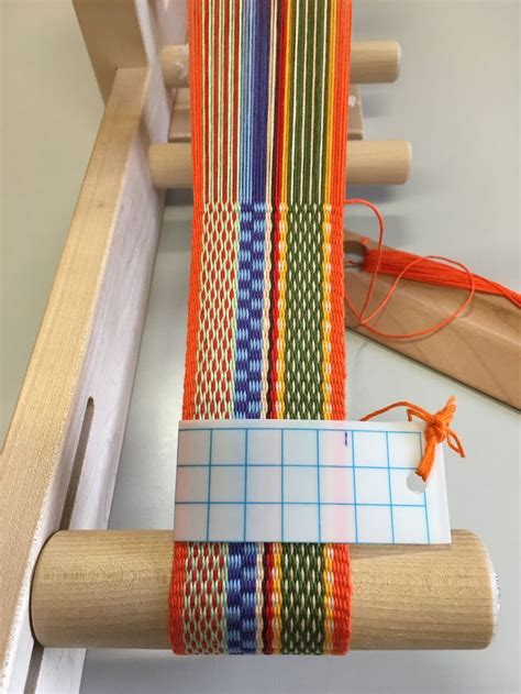 Galon tissé par Brigitte Paumier sur métier "Inkle Loom" | Weaving loom ...