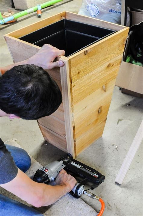 DIY Cedar Planter Box Tutorial | Diy cedar planter box, Diy planters outdoor, Cedar planter box