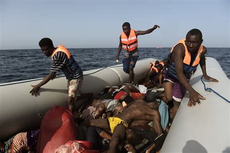 Stepping Over the Dead on a Migrant Boat - The New York Times