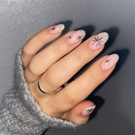 6 Snowflake Nail Art Designs Perfect for a Wintry Mani | Makeup.com