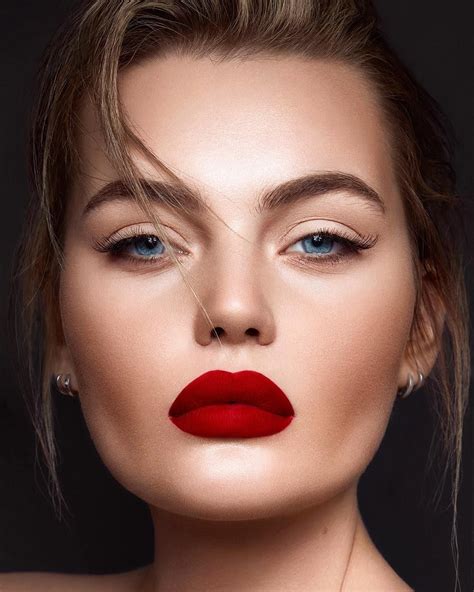 Hot And Sexy Lipstick Color Ideas: 12 Bold Shades To Try | FASHIONBLOG