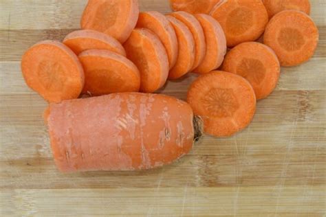 Free picture: slices, carrot, healthy, food, root, health, ingredients, nutrition, vegetable, leaf