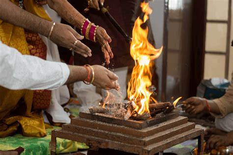 INTRODUCTION TO THE VEDIC RITUAL - HINDU UNIVERSITY OF AMERICA : r/SanatanaHistory