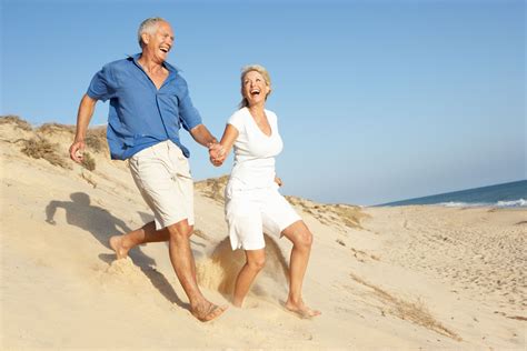 beach-seniors Senior-Couple-Love Elderly-Couple | Здоровье, Силовые ...