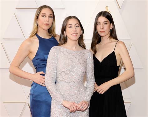 Licorice Pizza's Alana Haim Attends First Oscars With Sisters Danielle ...