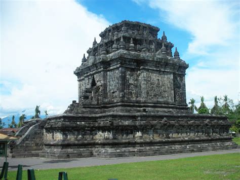 Candi Mendut (Temple) - Tripadvisor