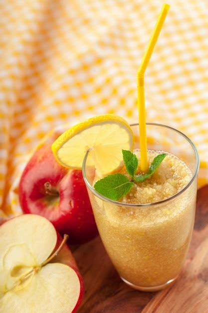 Jugo de manzana casero | Foto Premium