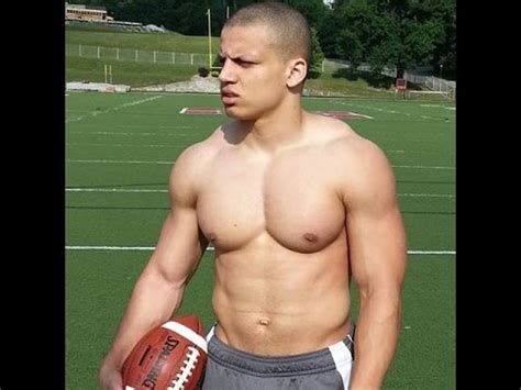 Tyler1 2024: Girlfriend, net worth, tattoos, smoking & body facts - Taddlr