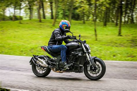 Benelli 2019 502 C Naked Bike - Review Specs Top Speed